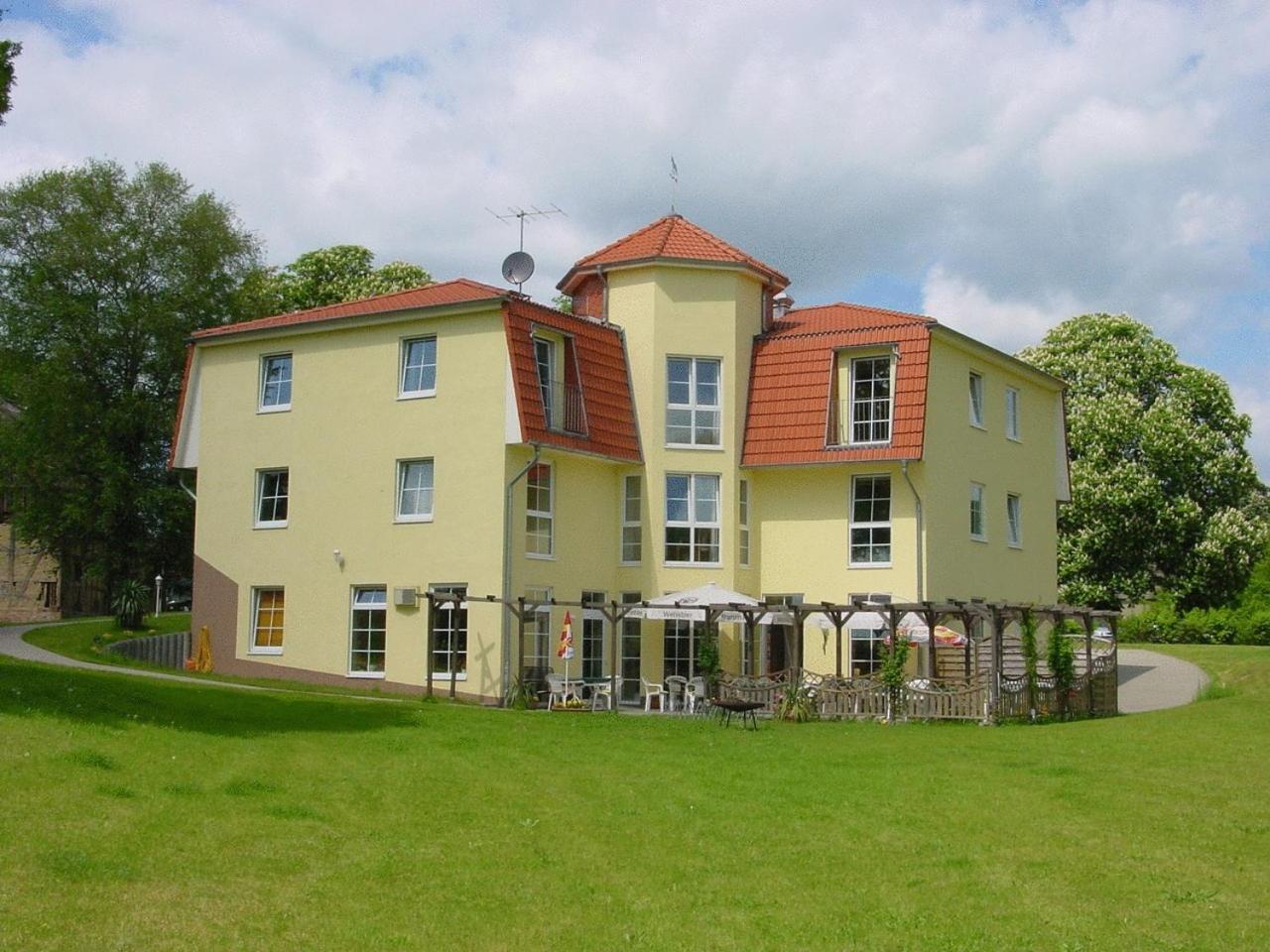Landhotel Am Peetscher See Mirow Exterior photo
