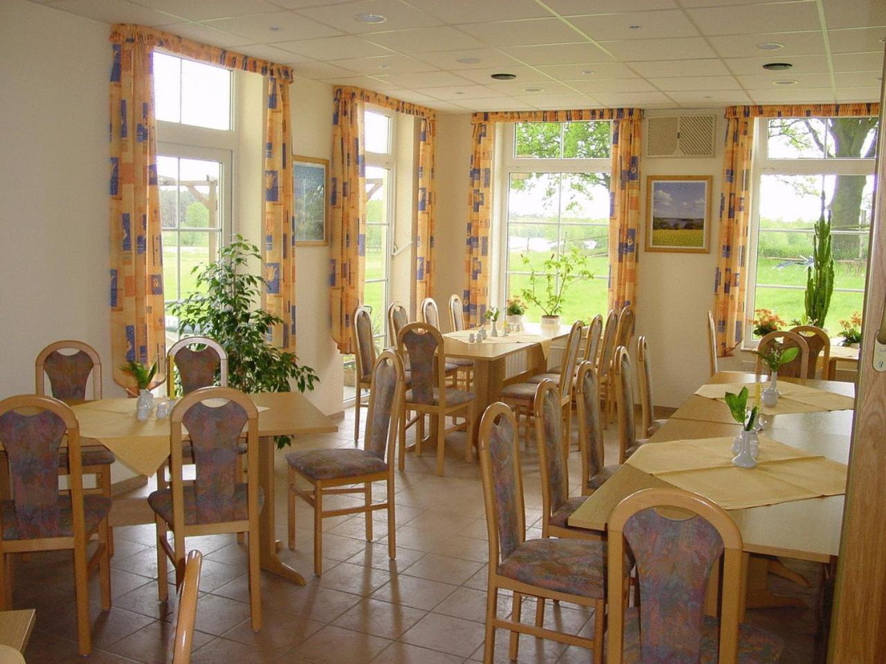 Landhotel Am Peetscher See Mirow Exterior photo