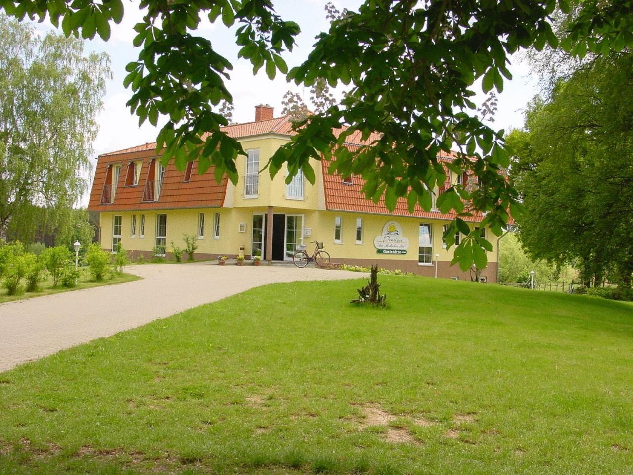 Landhotel Am Peetscher See Mirow Exterior photo